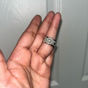 Elegant White Gold Ring with Diamonds Stones